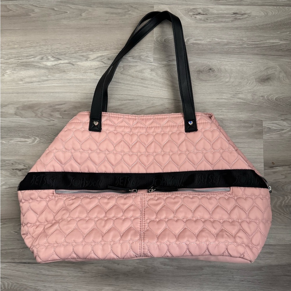 Betsey Johnson Pink quilted heart weekender travel tote bag. Zip. Pockets. Large